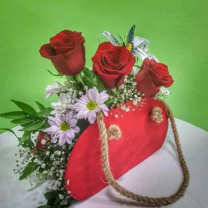 Sincere moment - Wooden box with flowers