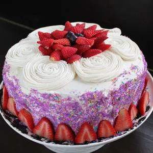 Сладкая любовь - клубничный торт 