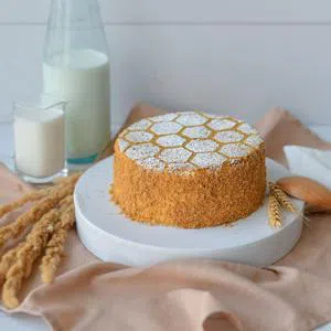 Сладкий и красивый - Медовый торт