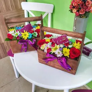 Simple and beautiful - Wooden box with flowers