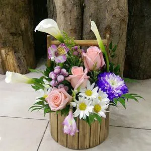 The joy of the flowers - Wooden box with flowers