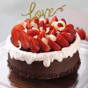 Sevgi tortu - Çiyələkli tort