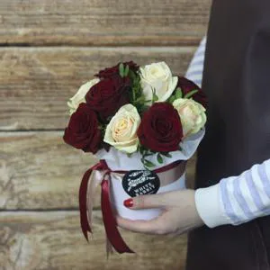 Красочные цветы в коробке - Коробка с цветами