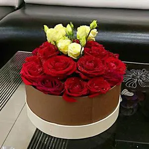 Любовь и любовь - Коробка с цветами