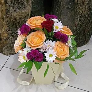 Joy and harmony - Box with flowers
