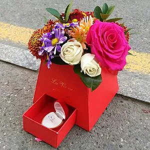 Golden Minutes - Box with flowers