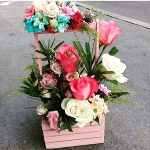 Enjoyment and love - Box with flowers