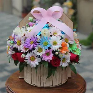 Love and colorful feelings - Box with flowers