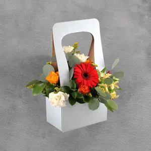 Bright and sweet - Box with flowers