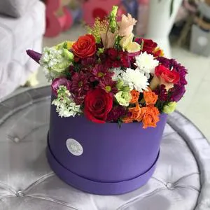 Love and joy style - Box with flowers