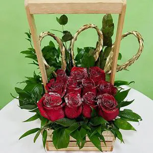 Love expressions - Wooden box with flowers