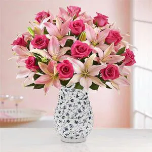 Love and choice - Flowers in vase