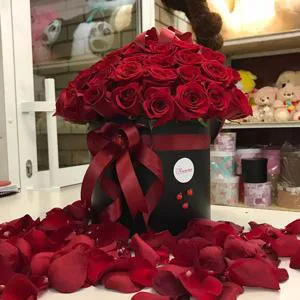 Beautiful and joyful flowers - Box with flowers