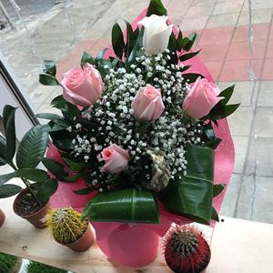 Красивый и чувственный момент - Коробка с цветами