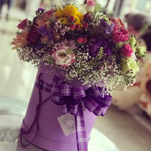 Bright and sweet - Box with flowers