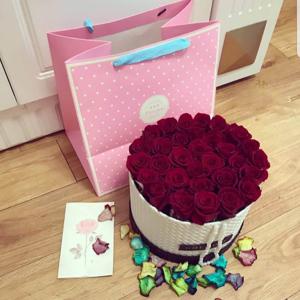 Bright flowers and moments - Box with flowers