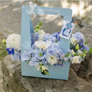 Qutuda parlaq sevgi - Qutuda güllər