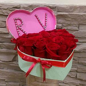 Яркая любовь в коробке - Коробка с цветами