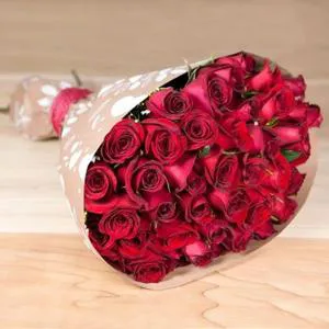 Təbrik zamanı - Gül buketi