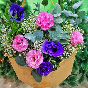 Sadəcə bəyaz sevgi anı - Qutuda güllər