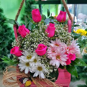 Just moments of love - Wooden box with flowers