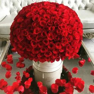 Love and joy with colors - Box with flowers