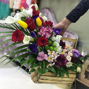 Mixed joys - Wooden box with flowers