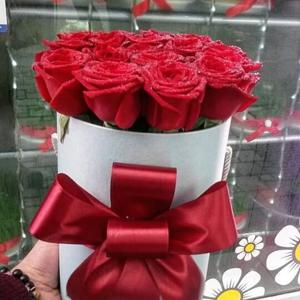 Sincere feelings - Box with flowers