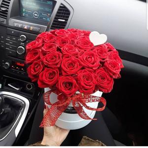 Special moment in love - Box with flowers