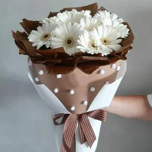 White and delicate - Bouquet of flowers