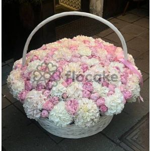 Корзина любви - цветы в корзине