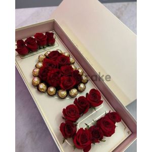 Hədiyyə Zərifliyi - qutuda güllər