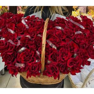 Sevgi Səbəti – səbətdə gül