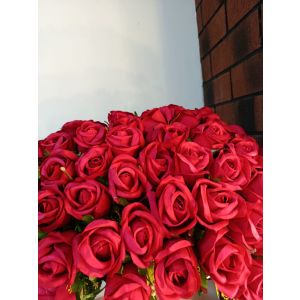 Qırmızı süni Qızılgül