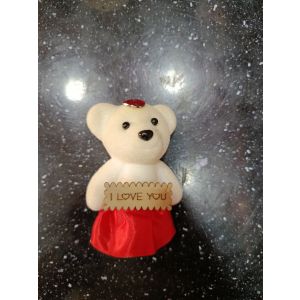 Kiçik qırmızı  oyuncaq ayı