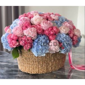 Сияющие эмоции - цветы в корзине